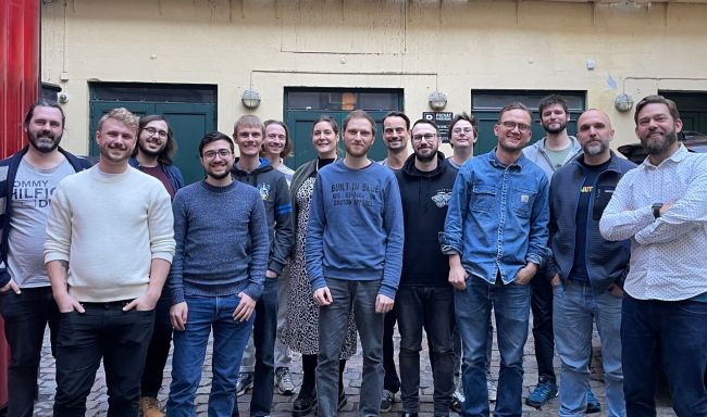 Flashbulb Games: Fordele og ulemper ved selvstændighed