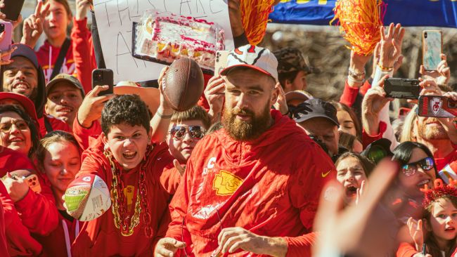 Travis Kelce "træffer ikke skøre beslutninger" om sin fremtid, herunder mulig pensionering