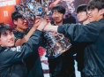 T1 fuldender tre, kronet 2025 League of Legends verdensmestre