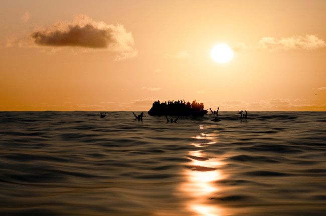 Mindst 53 døde eller savnede efter migrantbåd væltede ud for Libyen