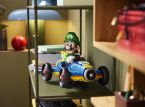 Luigi f&aring;r Lego Mario Kart-behandling med Mach 8-s&aelig;ttet
