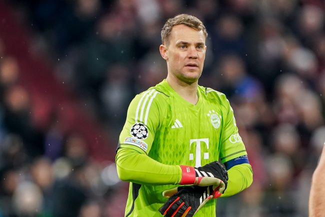 Manuel Neuer får sin karrieres første røde kort samtidigt med, at Bayer Leverkusen sparker Bayern ud af den tyske pokalturnering