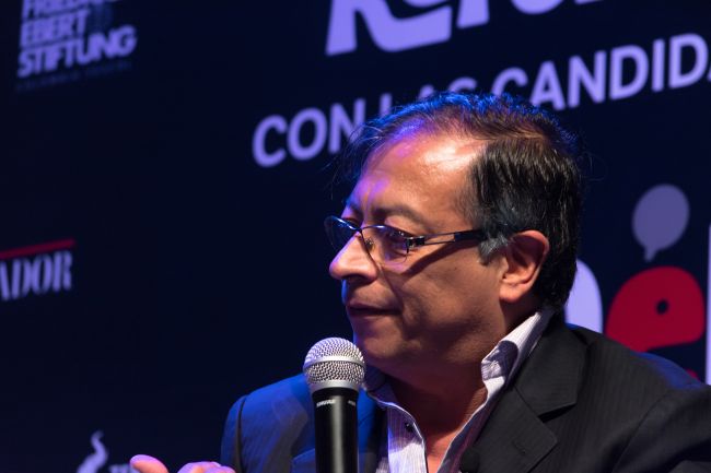 Colombias præsident Gustavo Petro kræver regeringens afgang