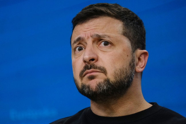 Ukraine vil kun afholde valg efter våbenhvile, siger Zelenskyj