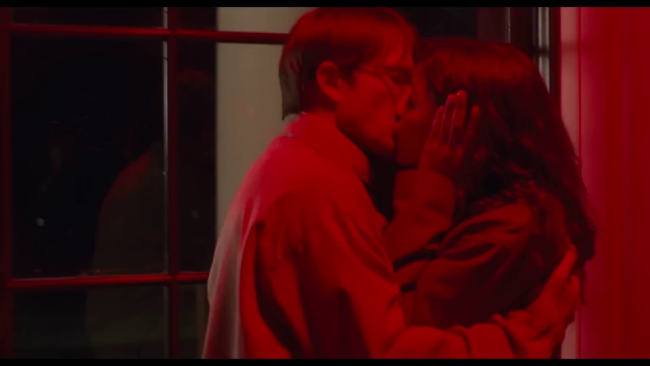 Zendaya og Robert Pattinson bliver gift i den første trailer fra The Drama