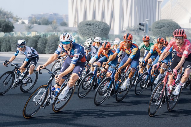 Cyklister klager over, at Abu Dhabi favoriserer Tadej Pogacar ved at bygge et kunstigt bjerg